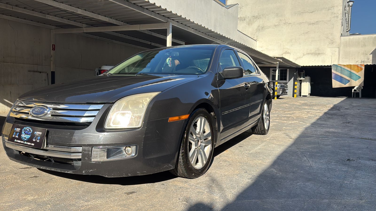 Sedan preto lavado na Lava Motors
